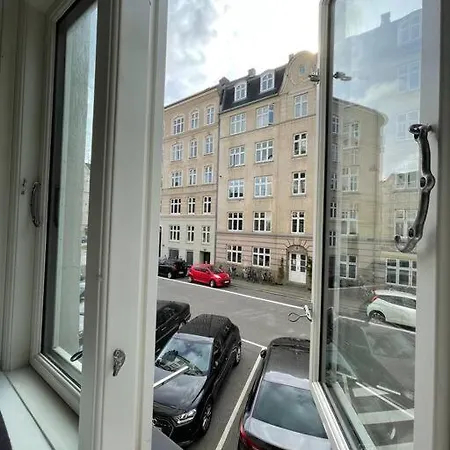 I Apartment *